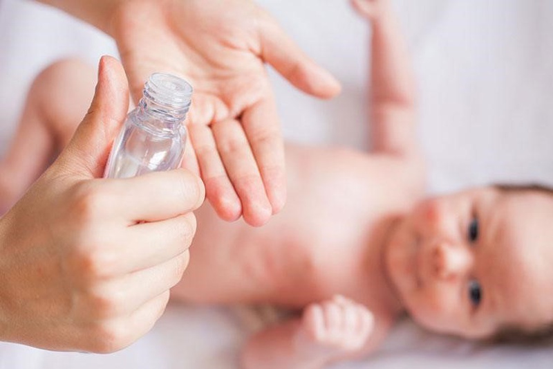 Jacklon Baby Sweet Almond Oil - dầu massage cho bé tốt nhất hiện nay