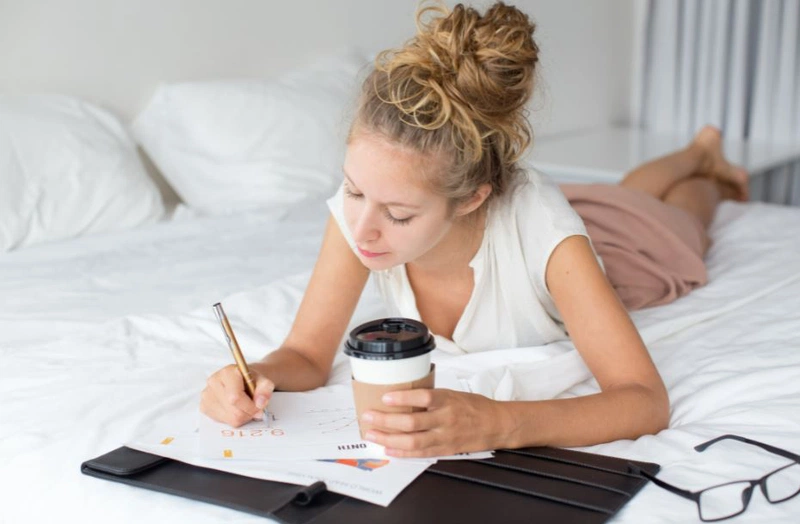Theo dõi nhật ký giấc ngủ giúp bạn điều chỉnh phù hợp để cải thiện giấc ngủ