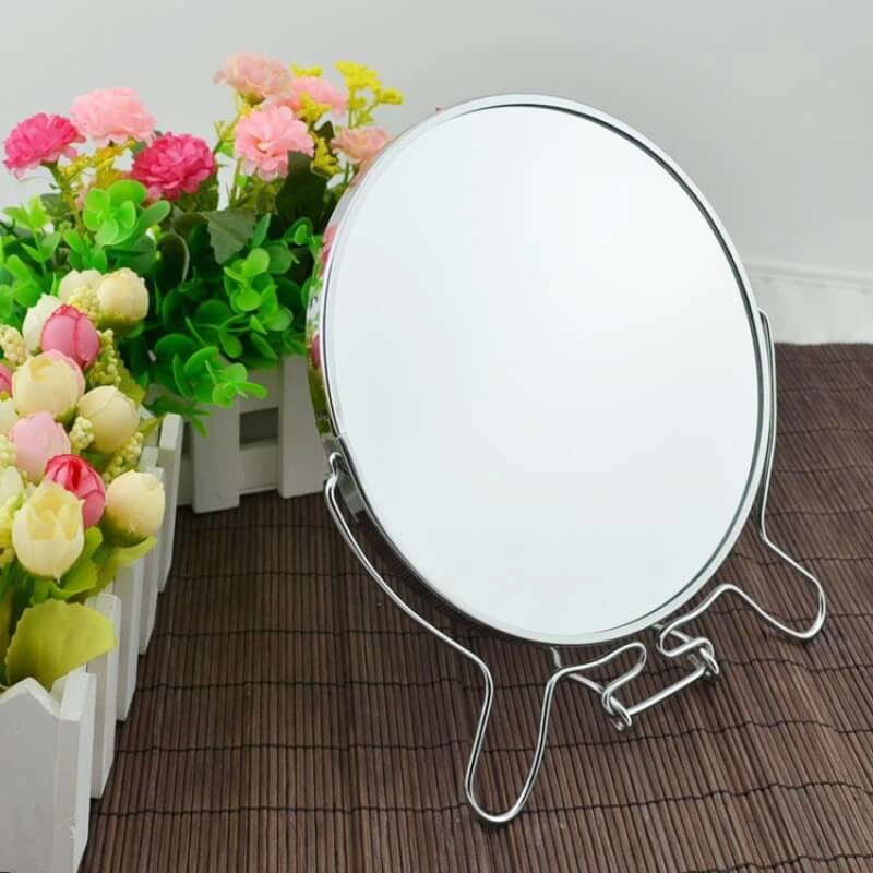 Bật mí 7 mẹo trang điểm cho người đeo kính cực hữu ích 1