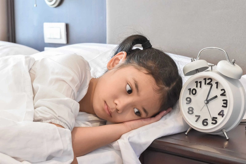 Dấu hiệu trẻ 6 tuổi khó ngủ về đêm