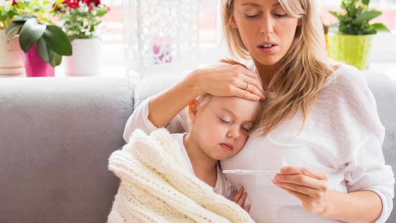 Trẻ bị sốt sau tiêm phòng sởi có nguy hiểm không 1?