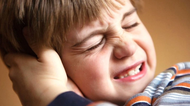 Trẻ bị ù tai là bệnh gì và làm sao để phòng ngừa chứng ù tai ở trẻ 1