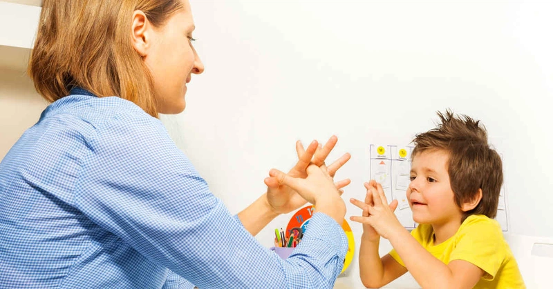 Trẻ đi nhón chân là bình thường hay không? Trẻ đi nhón chân có cần can thiệp không? 4