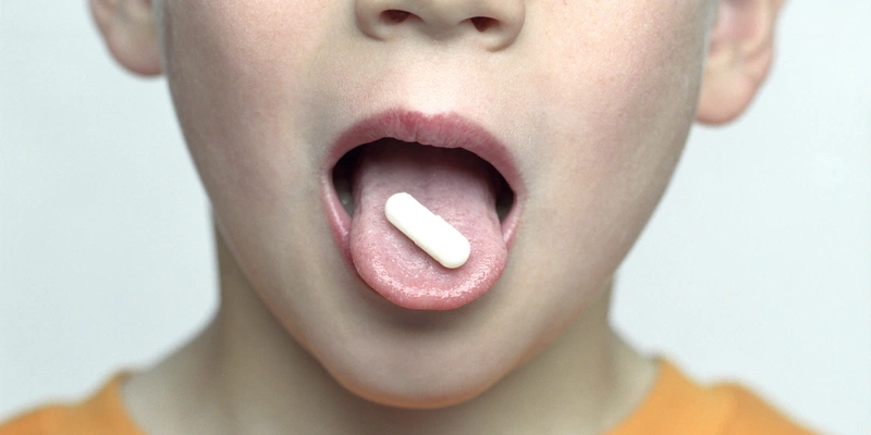 Thuốc hạ sốt cho bé thông thường là paracetamol và ibuprofen