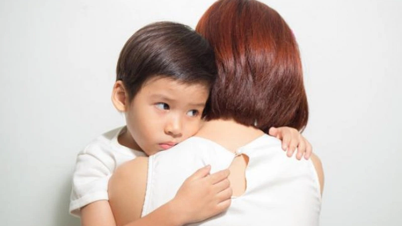 Đôi khi bao bọc quá khiến trẻ trở nên yếu ớt hơn