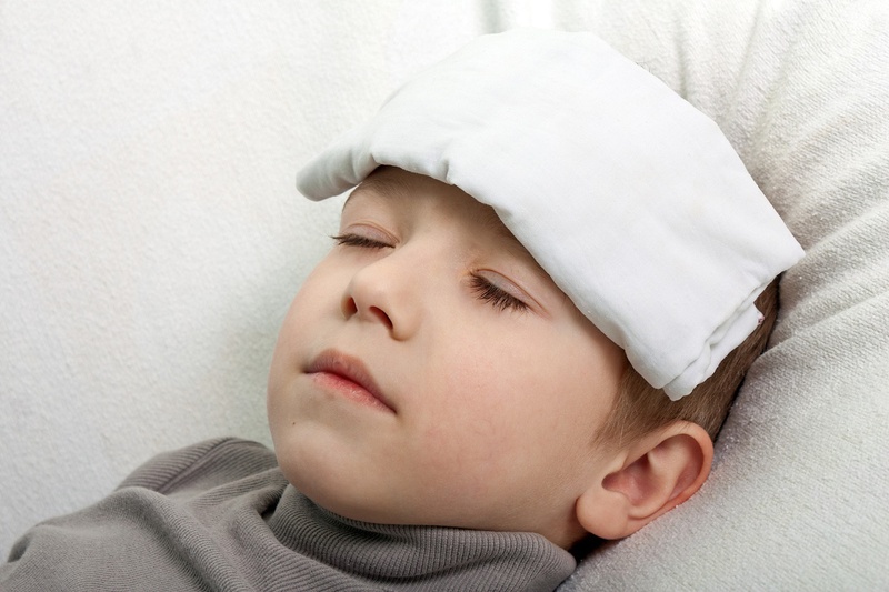 Trẻ ho có đờm sổ mũi, sốt là bệnh gì? Có nên uống thuốc không? 1