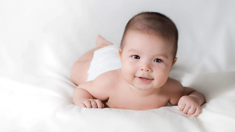 Trẻ mấy tháng gọi biết quay lại?