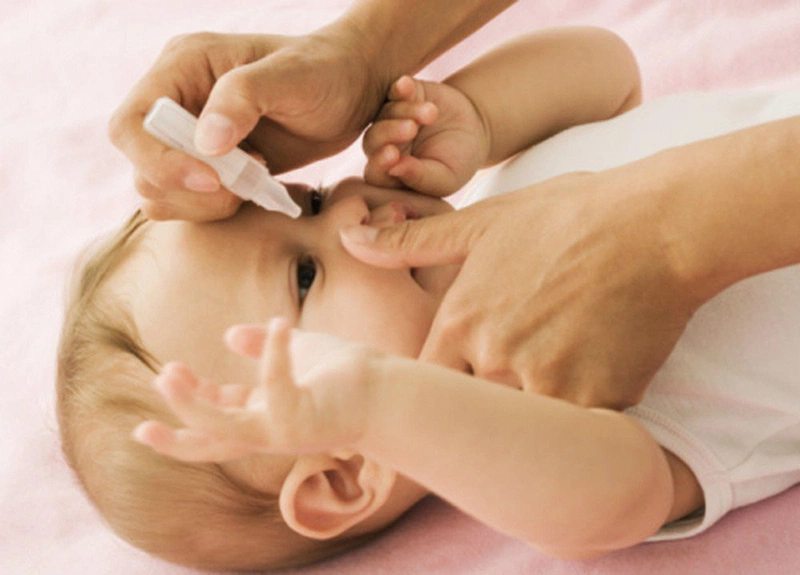 Trẻ sơ sinh bị đau mắt dùng thuốc gì mau khỏi? 3