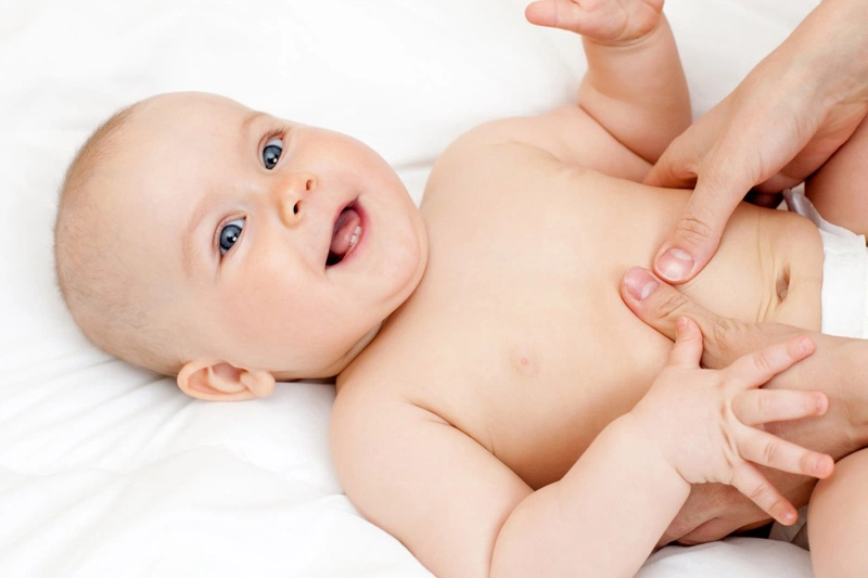Trẻ sơ sinh bị đầy bụng mẹ nên ăn gì?1