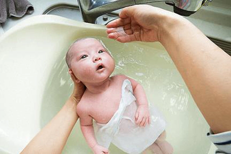 Nguyên nhân trẻ sơ sinh bị mụn nhọt ở đầu