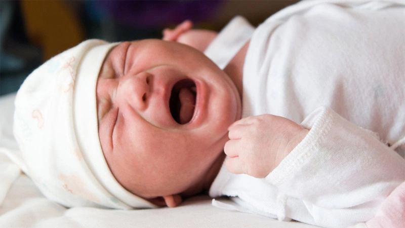 Trẻ sơ sinh bị nổi mẩn ở lông mày có làm sao không?-3