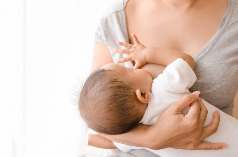 Trẻ sơ sinh cách mấy tiếng bú 1 lần1