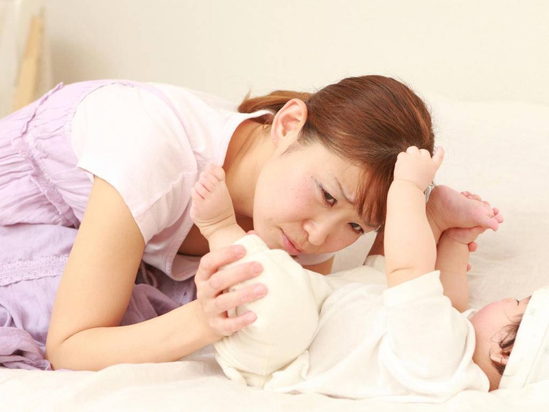 Trẻ sơ sinh đi ngoài mấy lần một ngày là bình thường?2