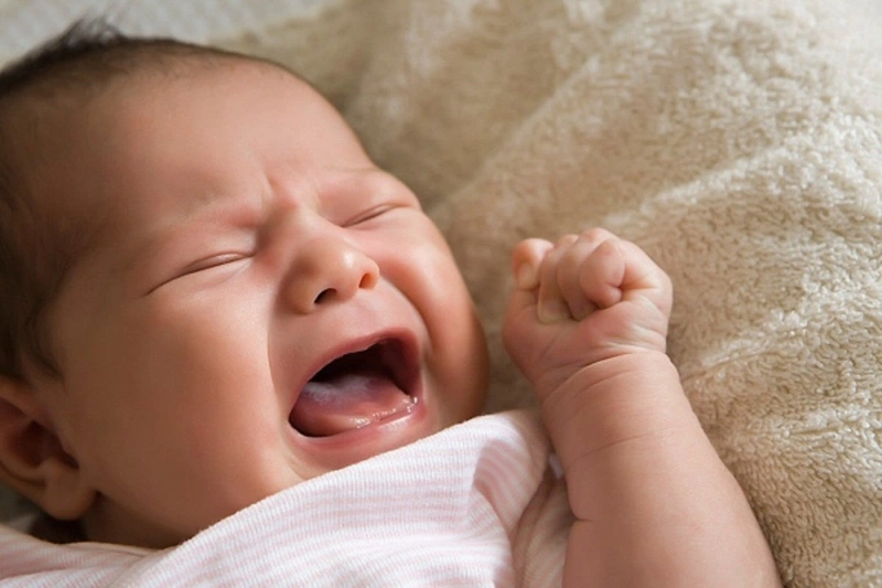 quá trình mọc răng khiến bé khó chịu