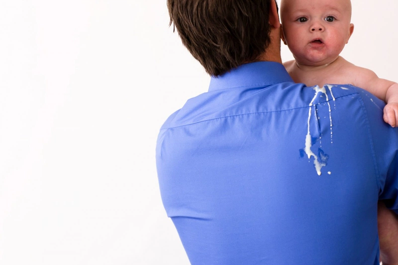 Trẻ sơ sinh ọc sữa thành vòi sau bữa ăn thì mẹ cần làm gì? 3