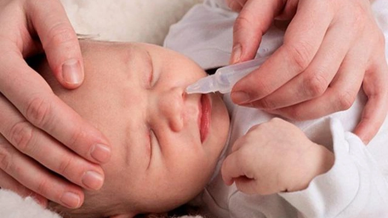 Trẻ sơ sinh thở khò khè và hay vặn mình có phải dấu hiệu bình thường? 2