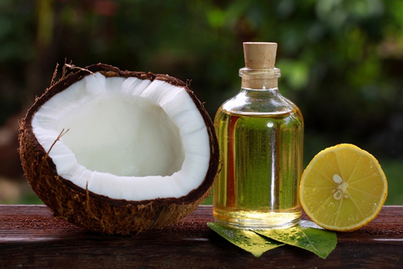 Dầu dừa- bí quyết để sở hữu đôi môi căng mọng giúp trang điểm cuốn hút hơn 4