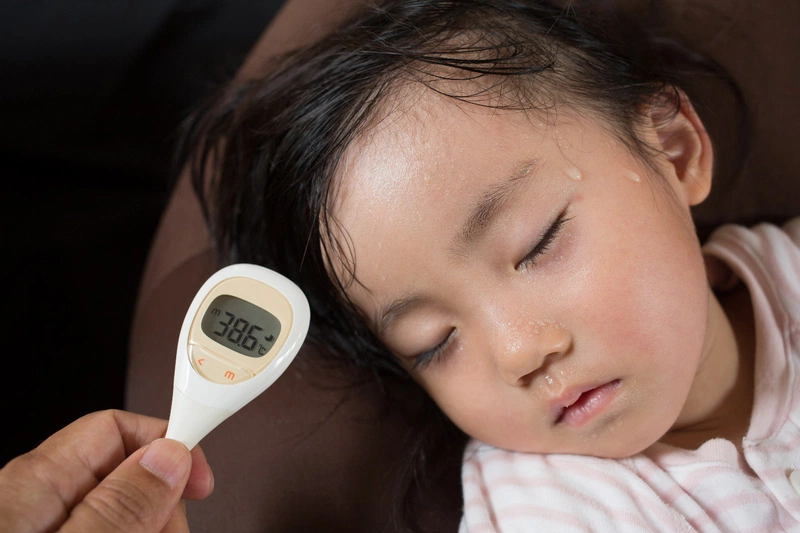 Triệu chứng sốt mò ở trẻ em mà cha mẹ phải lưu ý 1