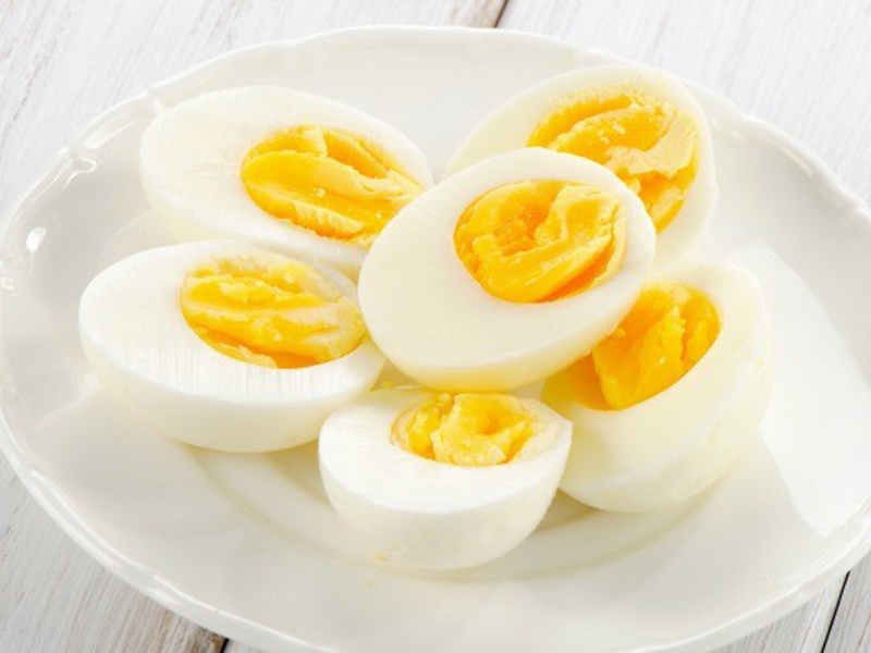 Trứng chứa bao nhiêu calo: trứng luộc chứa khoảng 78 calories