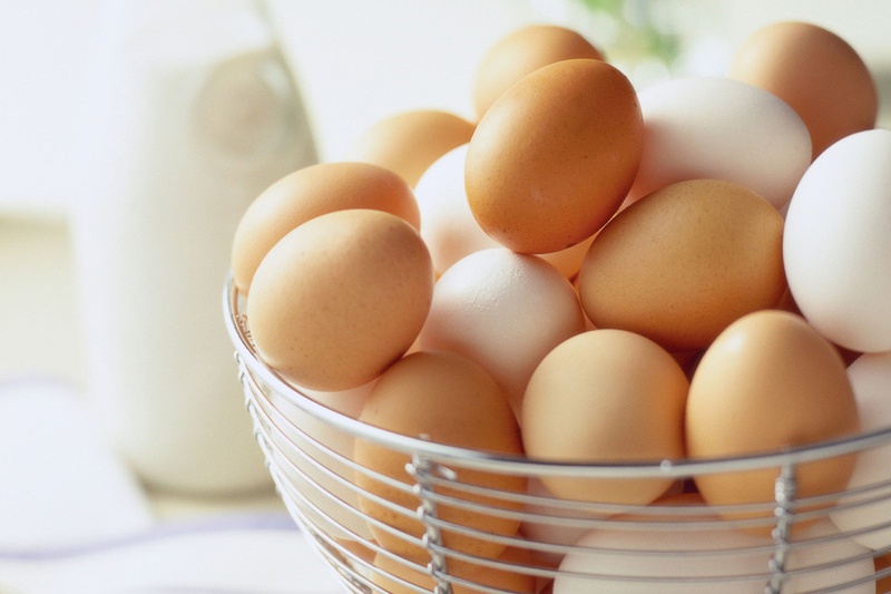 Trứng gà màu sắc khác nhau nhưng chứa dinh dưỡng như nhau