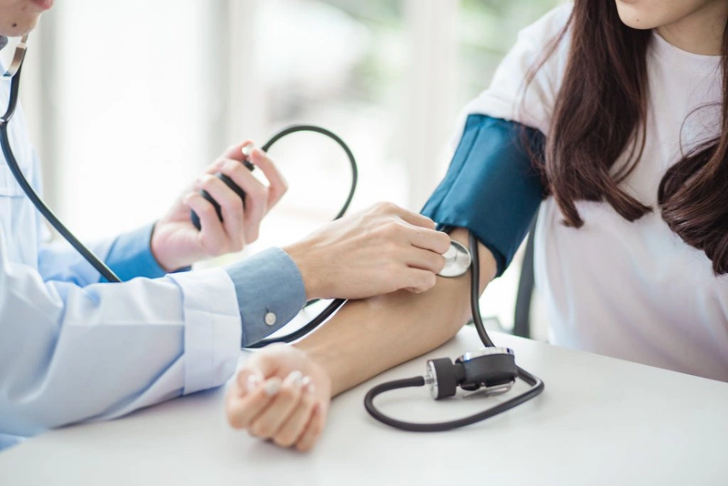 Người bị huyết áp cao nên tránh xa trứng vịt lộn