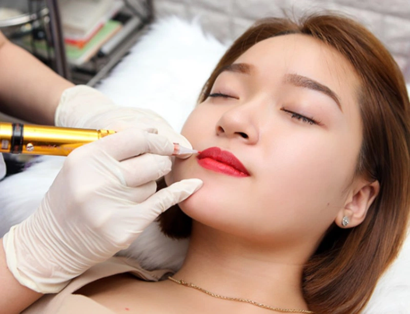 Phun xăm môi có đau không và những cách làm giảm đau hiệu quả
