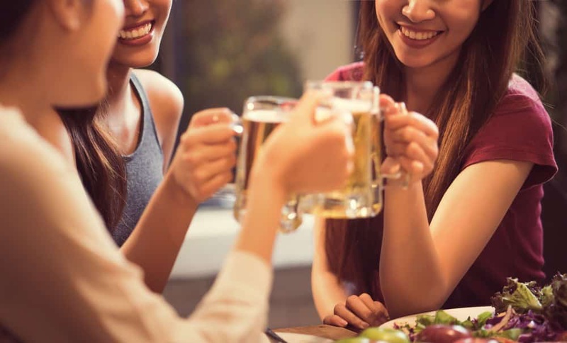 Không dùng bia rượu trước khi phun môi