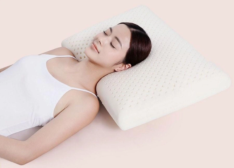 Tư thế nằm ngửa người là tư thế nằm giảm đau lưng khi đến tháng hiệu quả