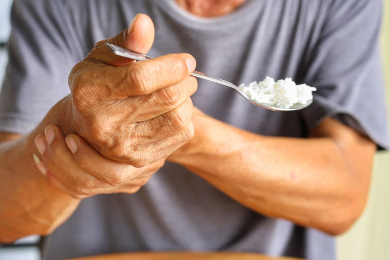 Ù tai run chân tay phải làm sao? 2