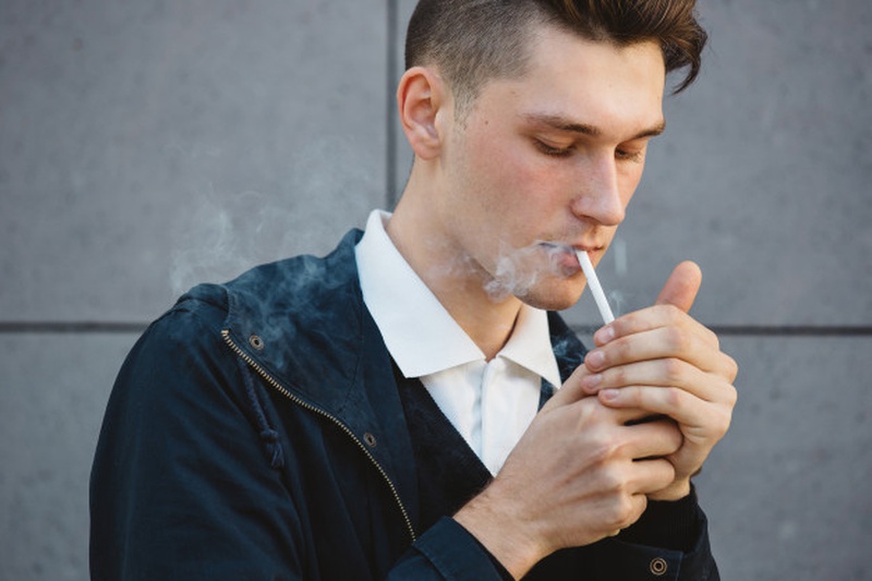 Hút thuốc lá làm tăng khả năng mắc bệnh