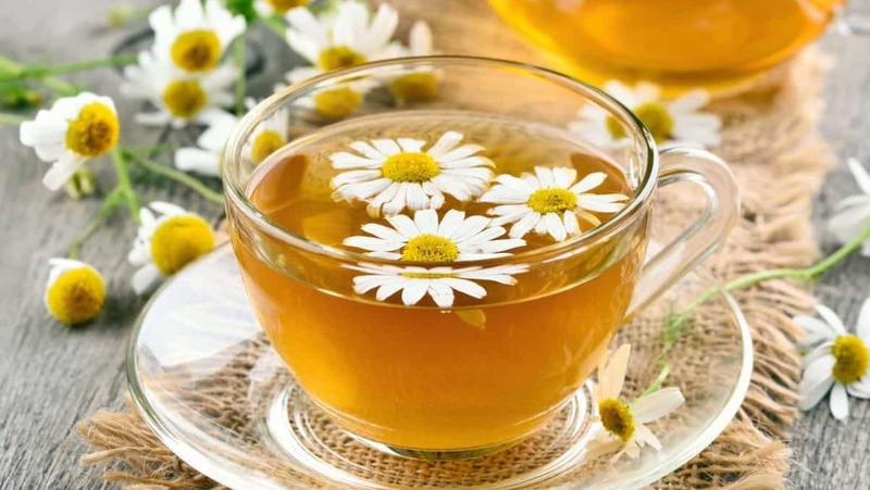 Chất chống oxy hóa có trong trà hoa cúc còn có tác dụng hỗ trợ điều trị chứng đau thắt ngực