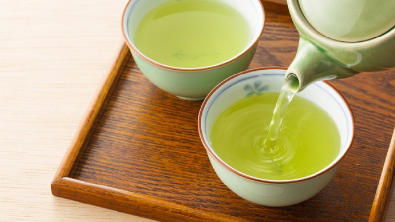 Tránh uống nước lá vối ngay sau bữa ăn vì có thể ảnh hưởng đến quá trình tiêu hóa