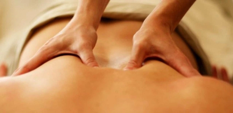 Ưu thế của  xoa bóp bấm huyệt chữa gai cột sống so với các phương pháp truyền thống 1