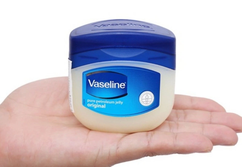 Có nên dùng vaseline làm gel bôi trơn hay không