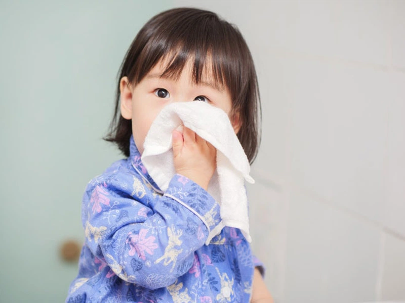 Vì sao bé nạo VA xong vẫn bị sổ mũi? Có nguy hiểm không?