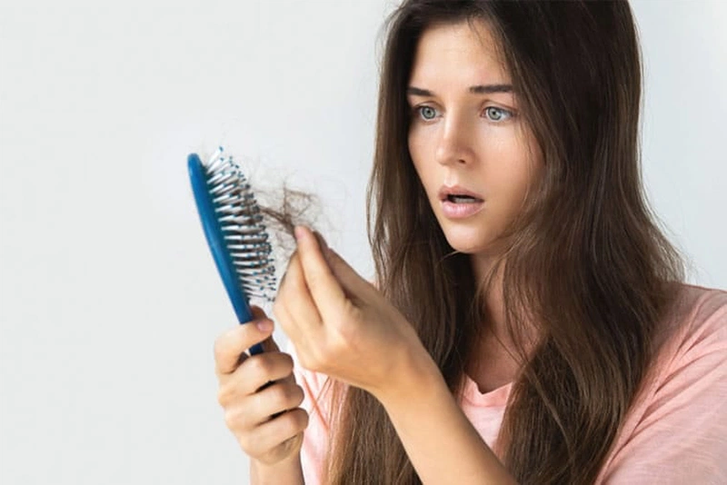 Vì sao tóc bị rụng nhiều? Top 03 cách chữa rụng tóc nhiều ở nữ giới 1