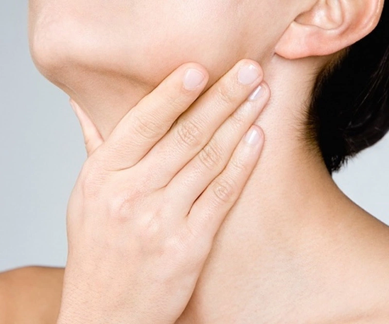 Viêm họng gây đau tai có nguy hiểm không? 2