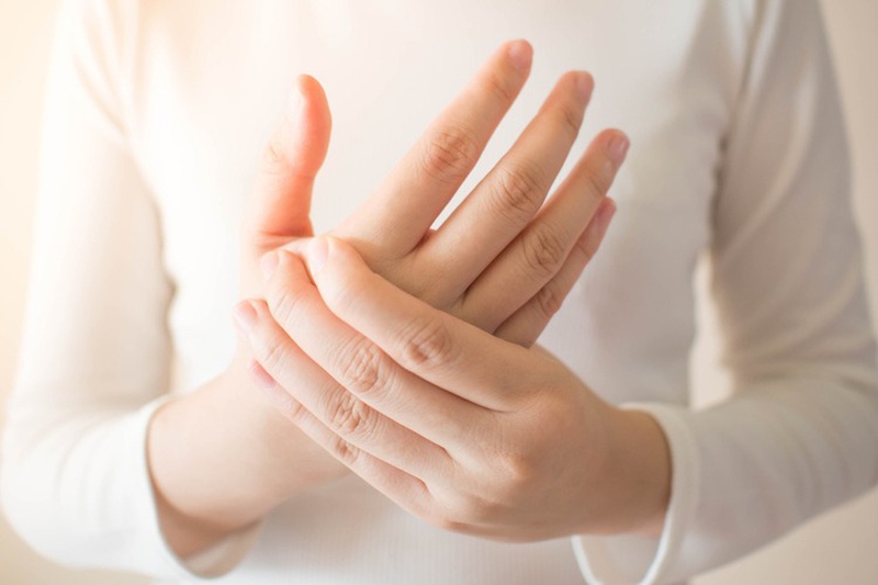 Nguyên nhân tình trạng viêm khớp ngón tay. Viêm khớp ngón tay uống thuốc gì? 1