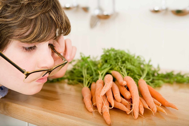 Viễn thị ở trẻ em có biểu hiện thế nào 3