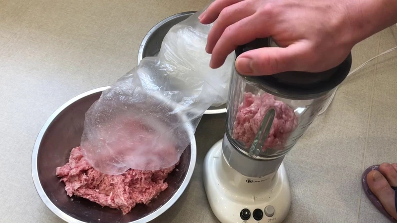 xăm môi ăn chả lụa được không 1