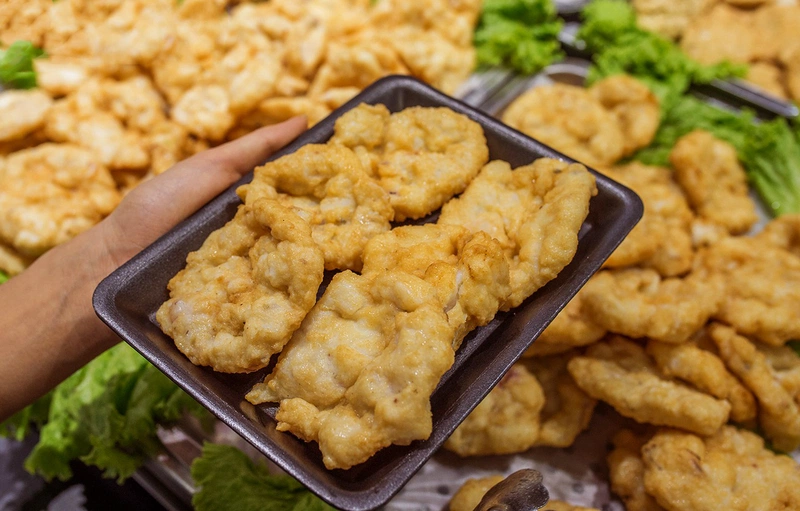 xăm môi ăn chả lụa được không 3