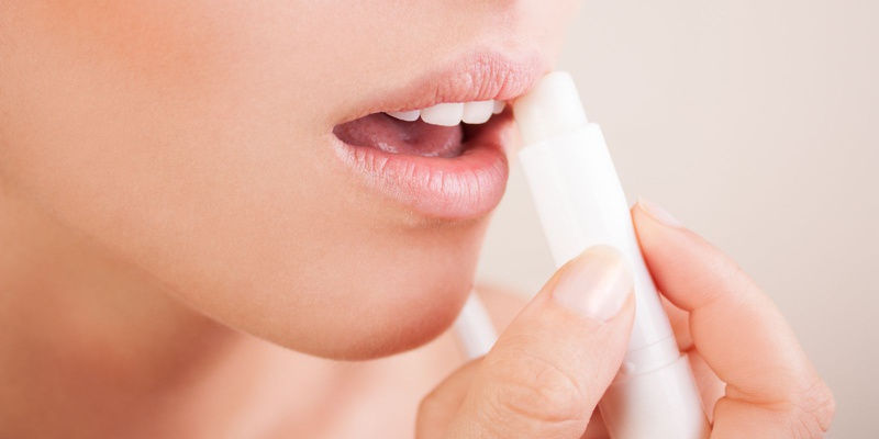 Giải đáp thắc mắc: Xăm môi có được ăn hành không? 1