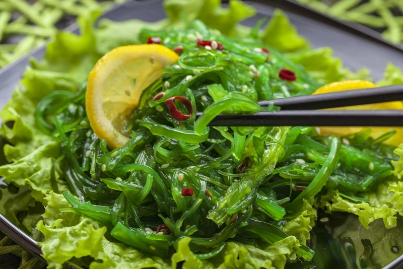 xăm môi có được ăn rong biển không 1