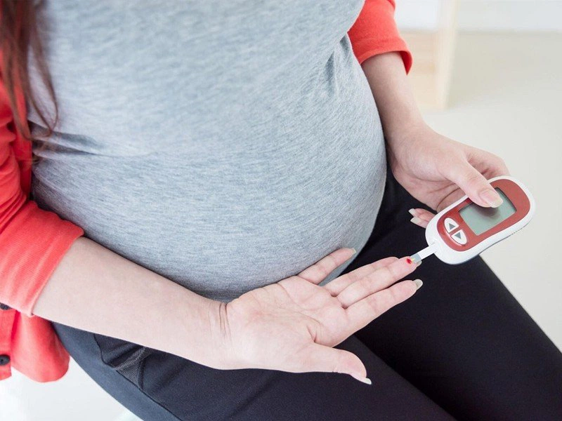 Trong quá trình xét nghiệm, bà mẹ không ăn uống đồ ngọt, không hút thuốc lá nên không ảnh hưởng đến kết quả xét nghiệm