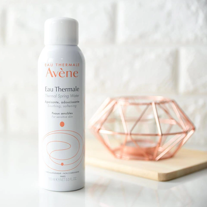 Trong xịt khoáng Avene có hàm lượng khoáng cực thấp giúp da không bị khô, bong tróc và phù hợp với mọi loại da
