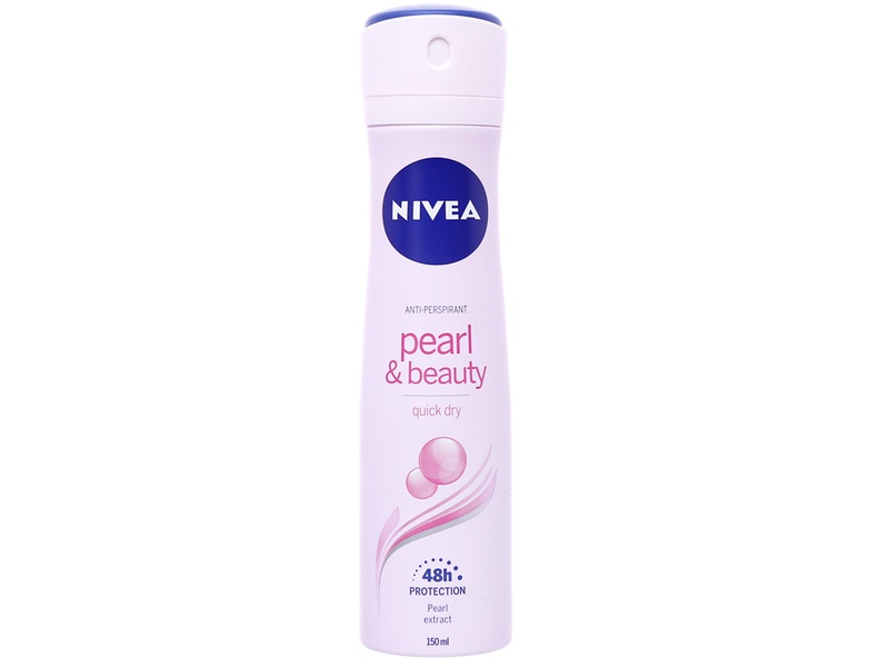 Xịt khử mùi Nivea Pearl & Beauty có mùi dịu nhẹ và lưu lại lâu trên da, giúp da không bị khô, khó chịu