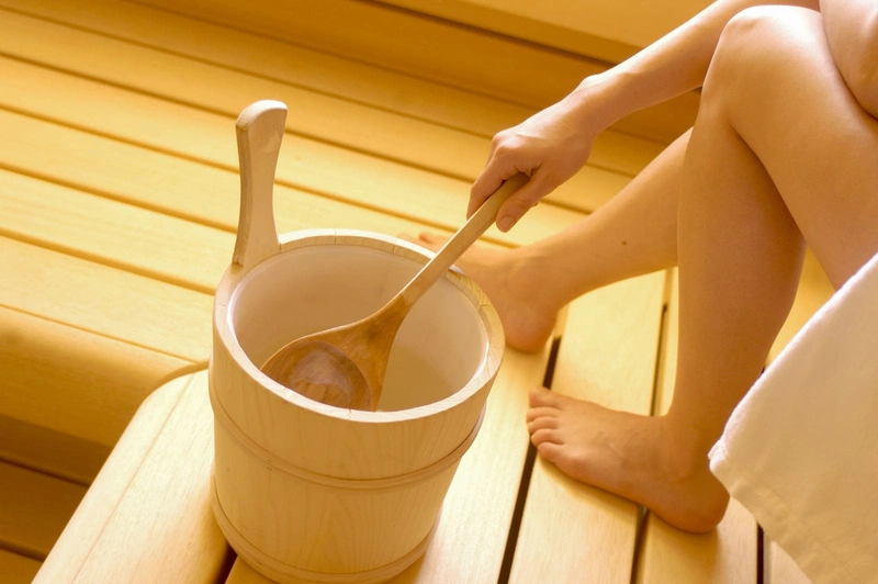 Xông vùng kín bằng nước muối cho cô bé săn chắc dứt điểm ngứa ngáy 2
