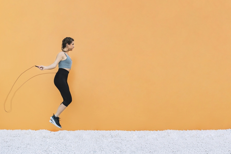 Nhảy dây là một trong các bài tập đơn giản tại nhà