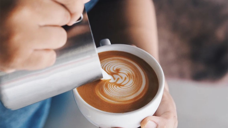 Cà phê Flat White nổi bật với lớp sữa microfoam mịn