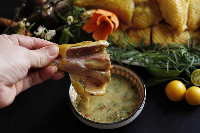 Gà ủ muối bao nhiêu calo? Hướng dẫn cách ăn gà ủ muối ngon đúng chuẩn 3